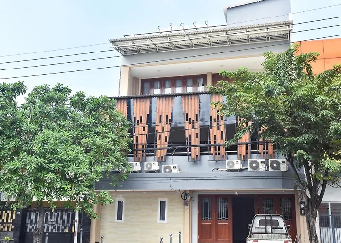 Reddoorz Near Stasiun Tvri Surabaya 2 Hotel